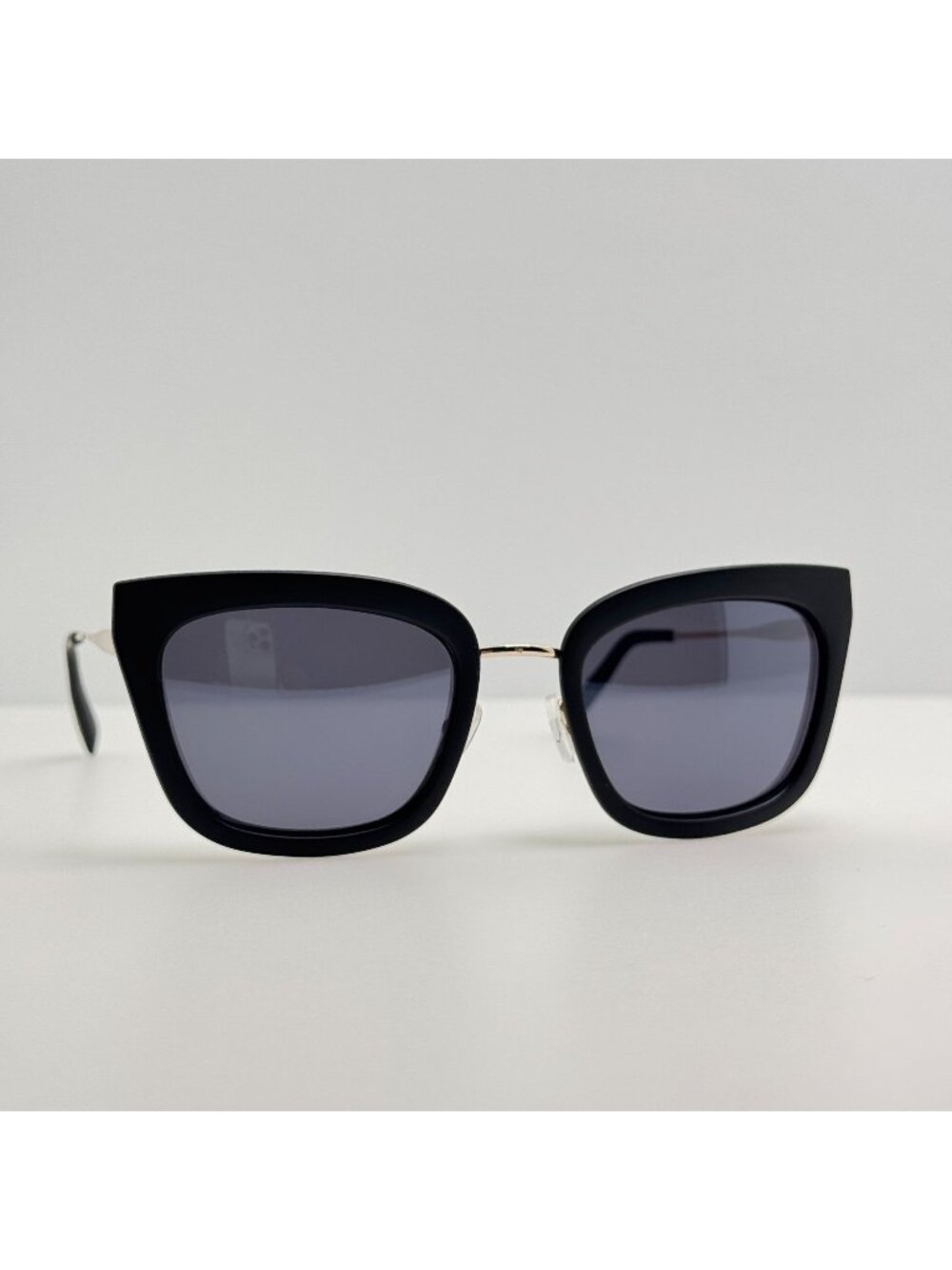 Kendall + Kylie Sunglasses KK5060 001 Black 52-21-140